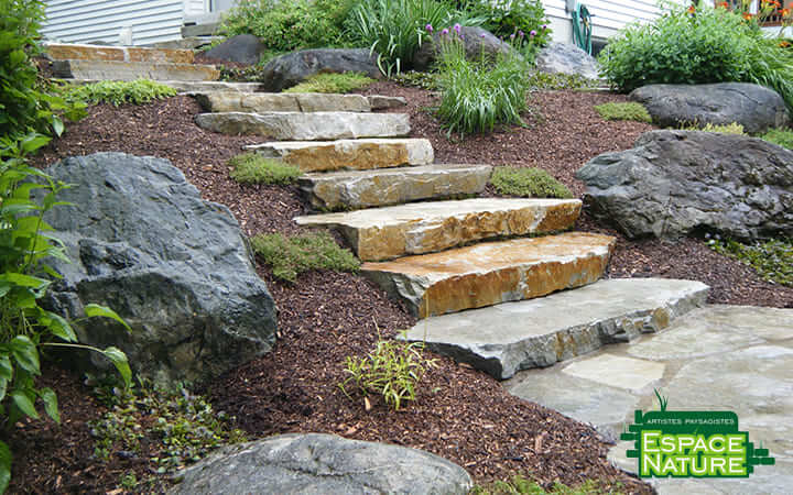 escaliers de roche sur mesure, paysagiste sherbrooke