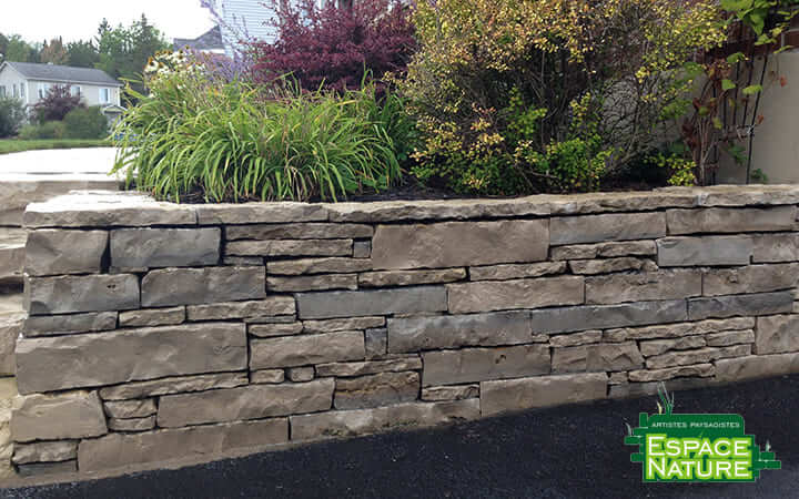 muret de pierre et rocailles